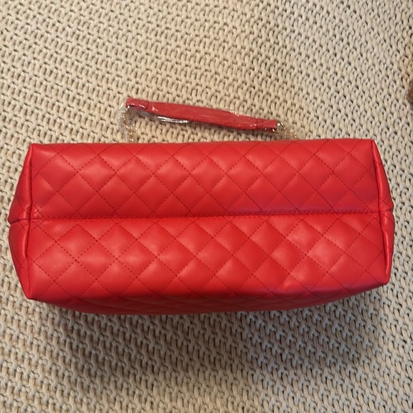 🆕 Badgley Mischka Red Quilted Chain Strap Bag - Vegan Leather - Picture 13 of 15